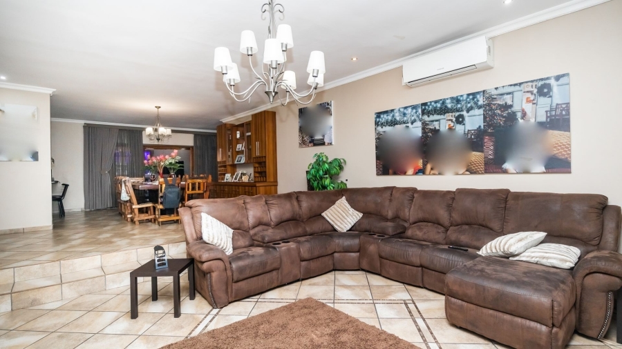 5 Bedroom Property for Sale in Protea Park North West